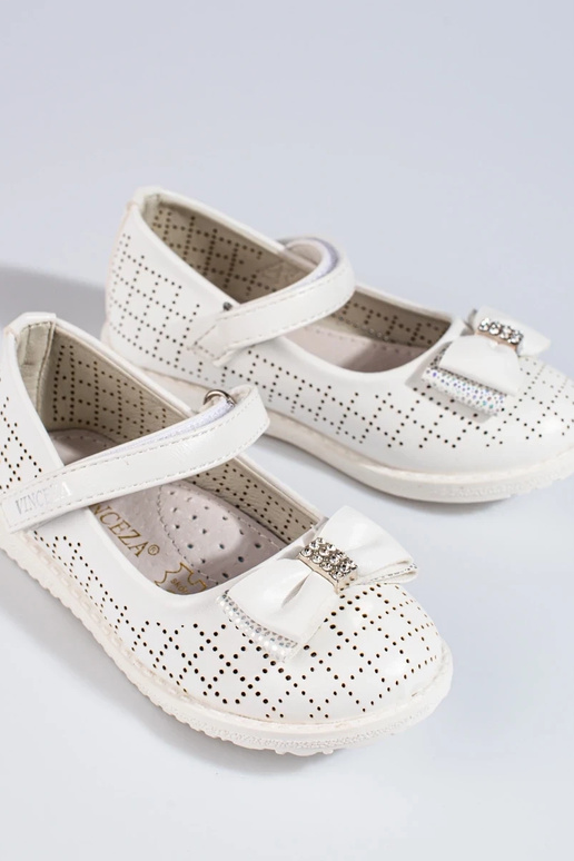 avec des éléments ajourés ballerine... avec des éléments ajourés ballerine...