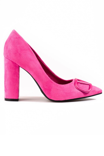 Chaussures à talons hauts...