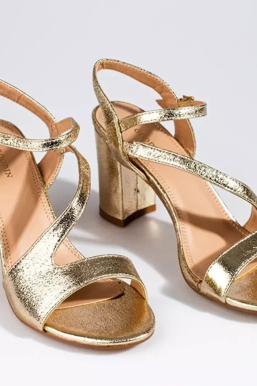 Sandales dorées à talon élégant pour...