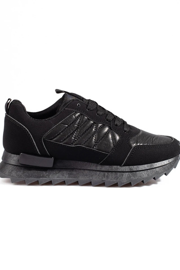 Baskets modèle chaussures...