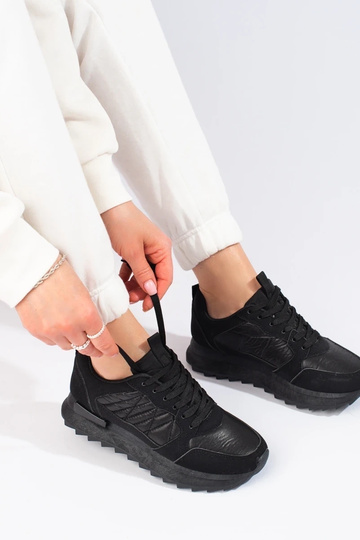 Baskets modèle chaussures... 2