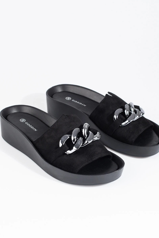 Chaussons noirs avec plateforme... Chaussons noirs avec plateforme...