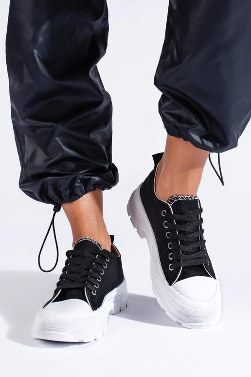 Chaussures modèle classique avec...