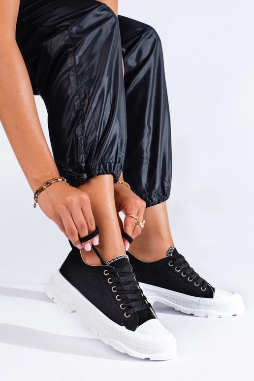 Chaussures modèle classique avec...