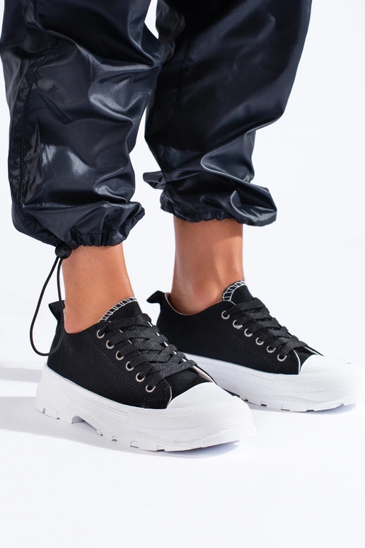 Chaussures modèle classique avec...