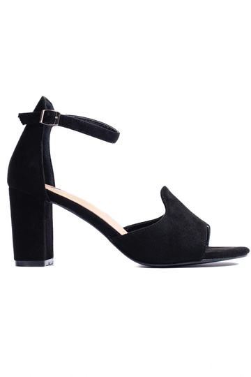 sandales à talons noires...