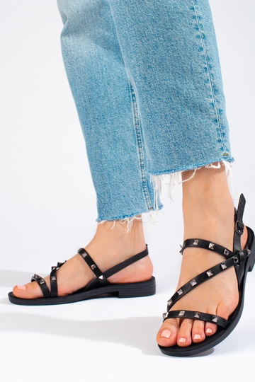 sandales noires avec rivets... 2