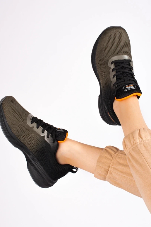 Chaussures de style sport de couleur... Chaussures de style sport de couleur...