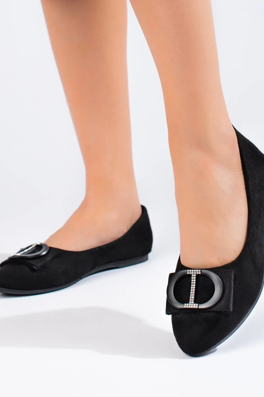 ballerines en daim noir avec boucles... ballerines en daim noir avec boucles...