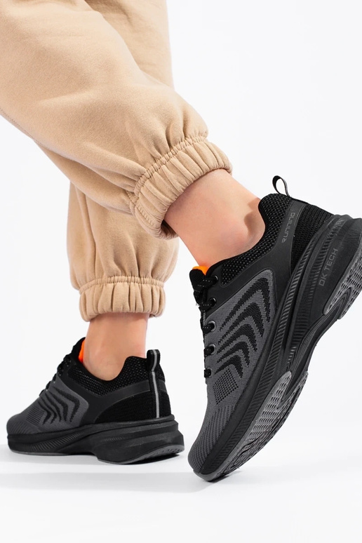 chaussures de sport couleur grise DK