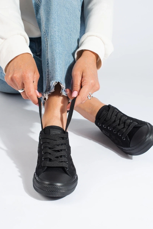 Baskets femme modèle classique noires...