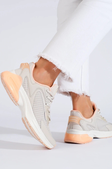 chaussures de sport beiges... 2