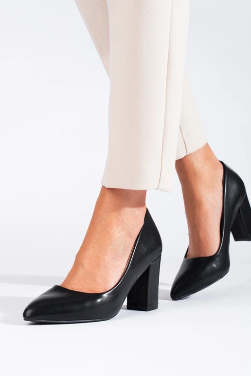 Talons hauts noirs au style élégant Talons hauts noirs au style élégant