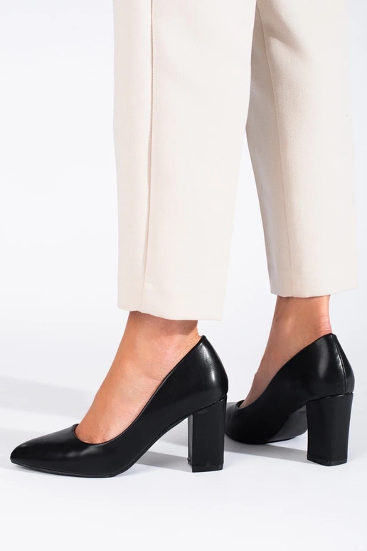 Talons hauts noirs au style élégant Talons hauts noirs au style élégant