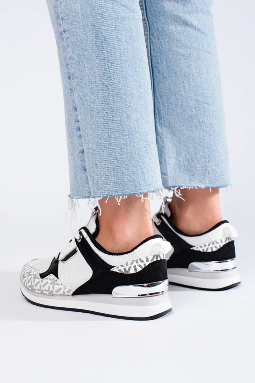 Chaussures femme style sport... Chaussures femme style sport...