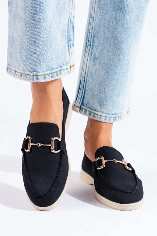 Bottines en daim de couleur noire... Bottines en daim de couleur noire...