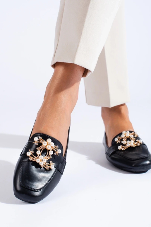 mocassins noirs avec détails dorés... mocassins noirs avec détails dorés...