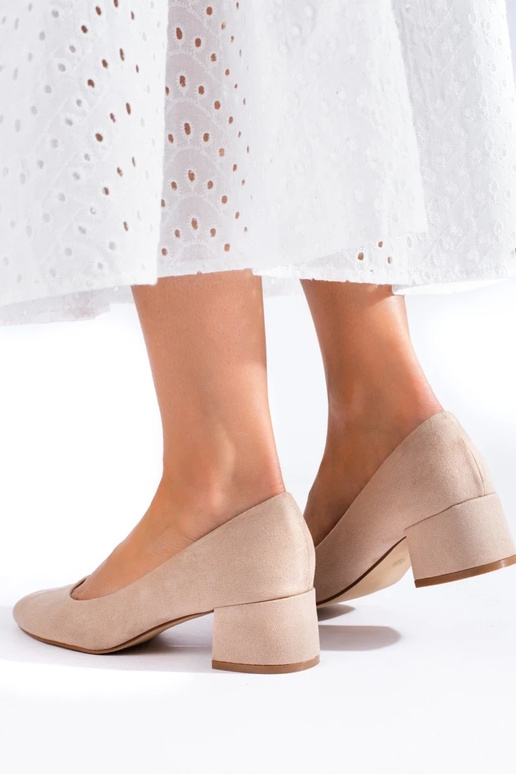 Talons bas classiques couleur sable... Talons bas classiques couleur sable...