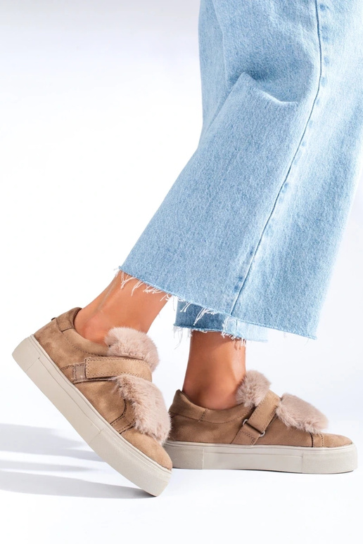 bottes en daim beige avec fourrure...