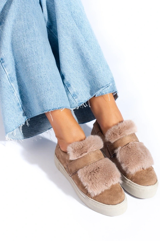 bottes en daim beige avec fourrure...