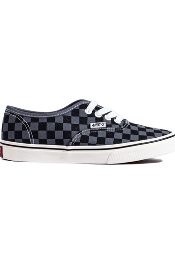 Chaussures noires et grises...