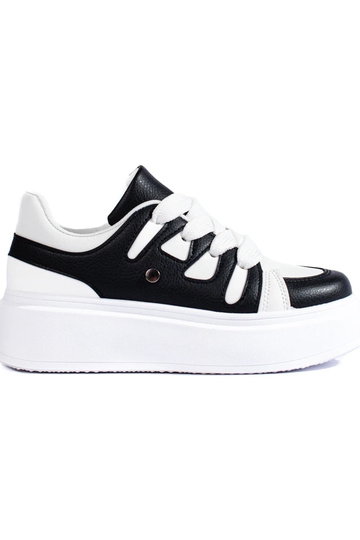 Chaussures modèle Sneakers...