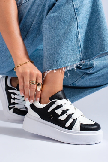 Chaussures modèle Sneakers... 2