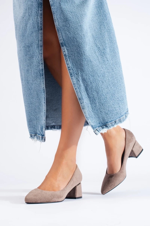 Talons bas en daim couleur sable