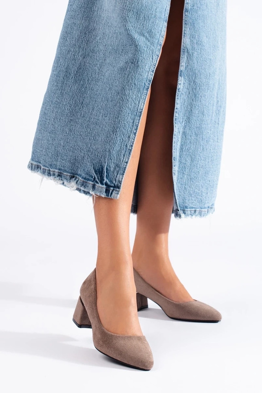 Talons bas en daim couleur sable