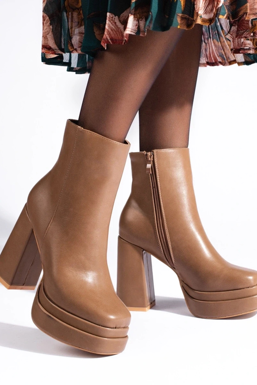 chaussures beiges à talons hauts