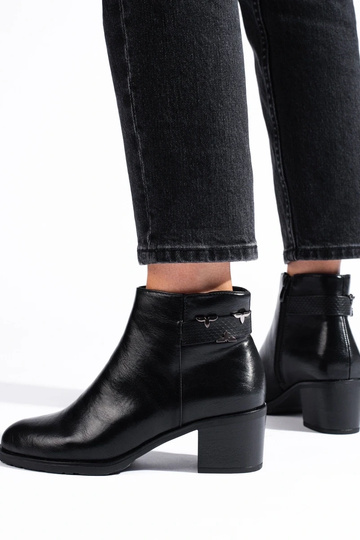 Chaussures à talons hauts... 2