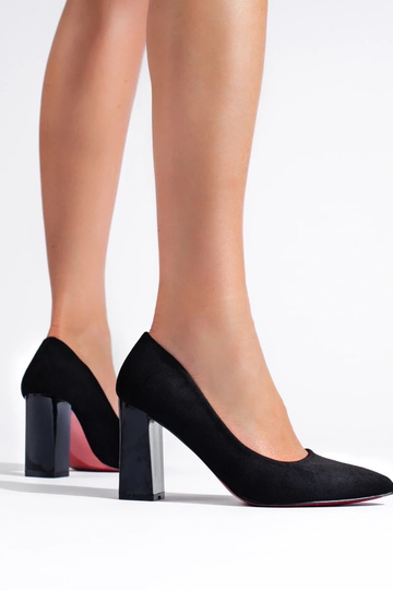 talons hauts noirs sur le... 2