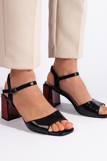 sandales de couleur noire... 2