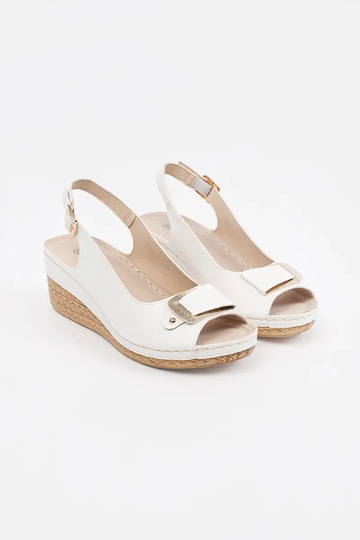 Sandales blanches à petit... 2