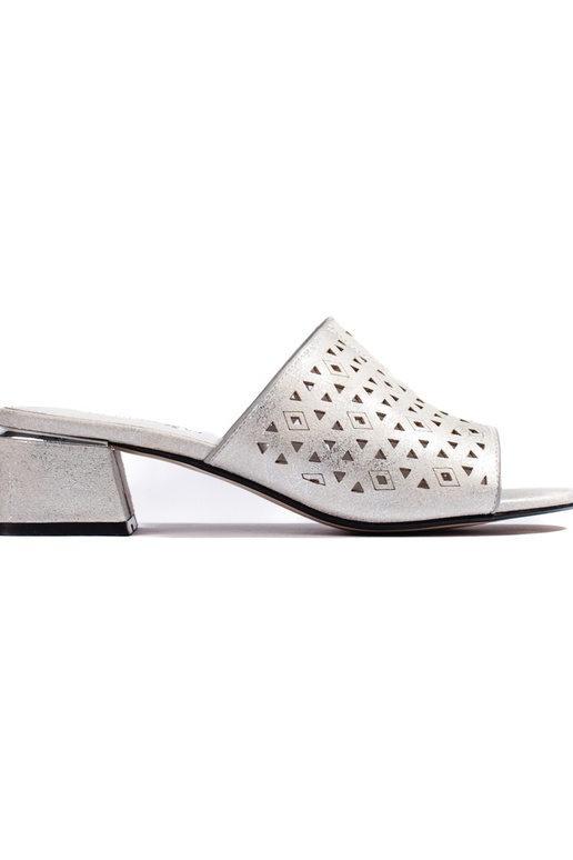 Chaussons argentés à éléments en...