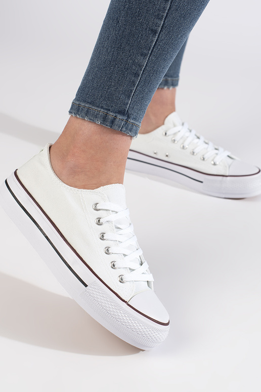 Baskets femme modèle classique...