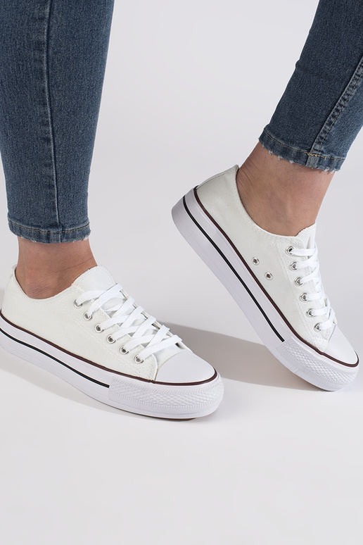 Baskets femme modèle classique...