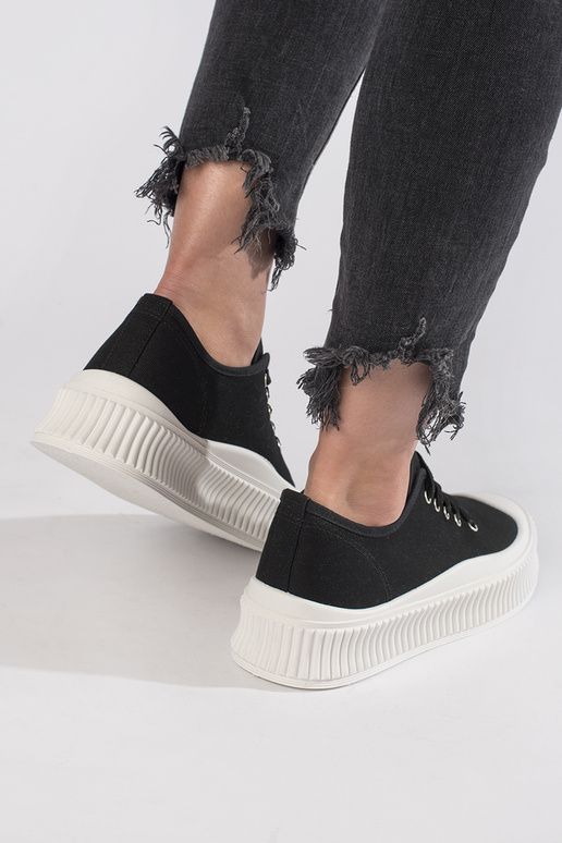 Chaussures noires pour femmes avec... Chaussures noires pour femmes avec...