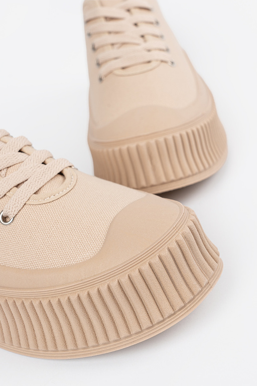 Chaussures beige pour femmes avec... Chaussures beige pour femmes avec...