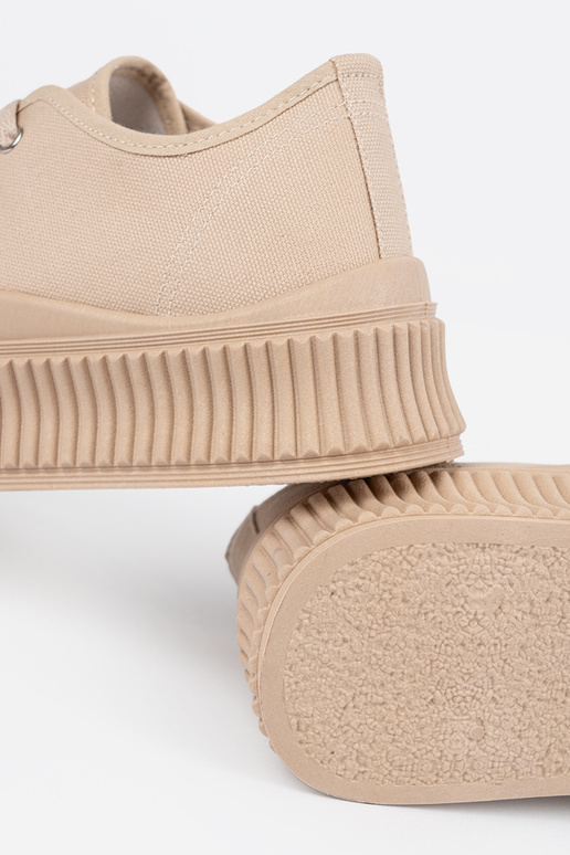 Chaussures beige pour femmes avec... Chaussures beige pour femmes avec...