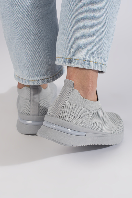 chaussures de sport grises chaussures de sport grises