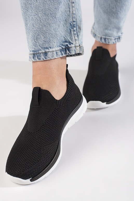 Chaussures de sport d'un modèle... Chaussures de sport d'un modèle...