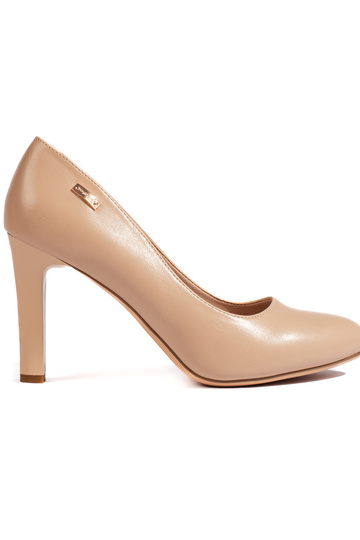 Les talons hauts beiges...