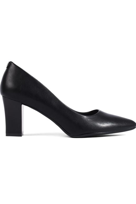 talons hauts noirs sur le talon par... talons hauts noirs sur le talon par...