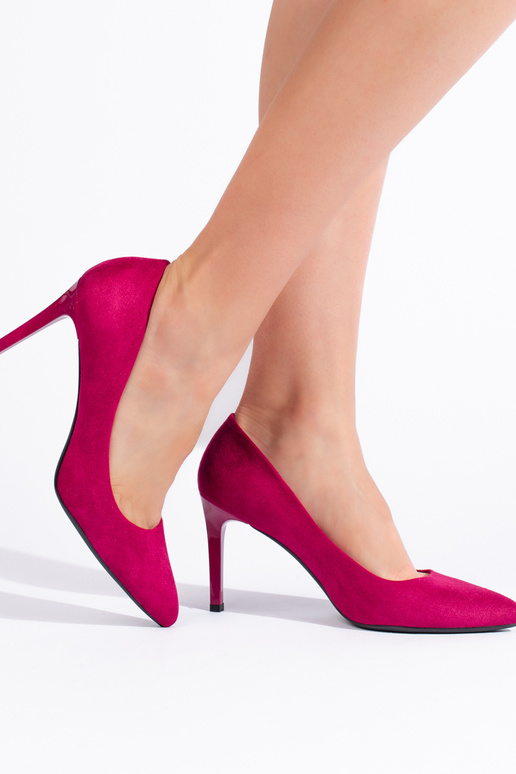 Talons hauts modèle classique de... Talons hauts modèle classique de...