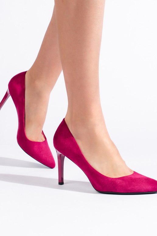 Talons hauts modèle classique de... Talons hauts modèle classique de...