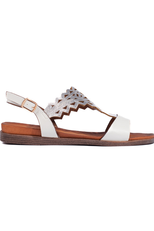 avec éléments ajourés de couleur...