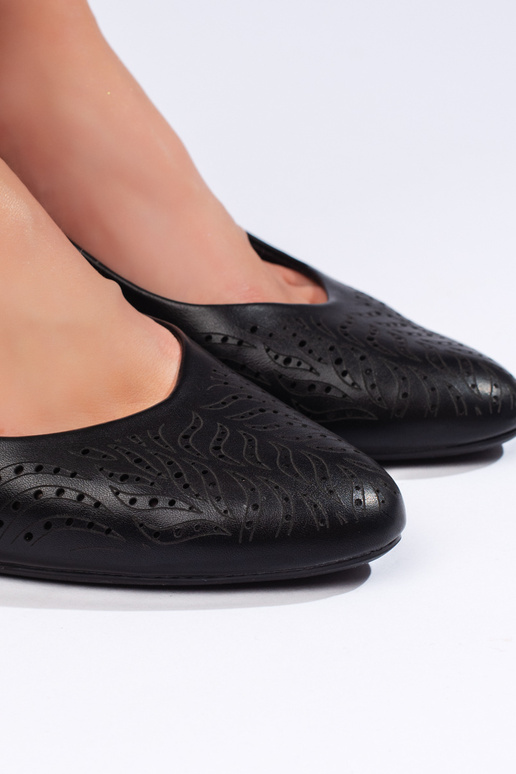 avec éléments ajourés, talons hauts... avec éléments ajourés, talons hauts...