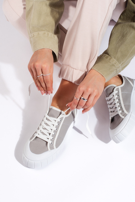 Chaussures pour femmes de couleur grise Chaussures pour femmes de couleur grise