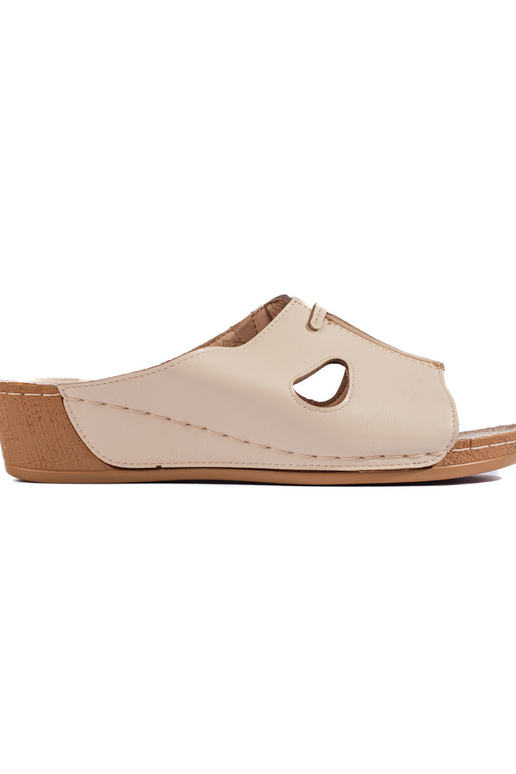Chaussons confortables de couleur beige